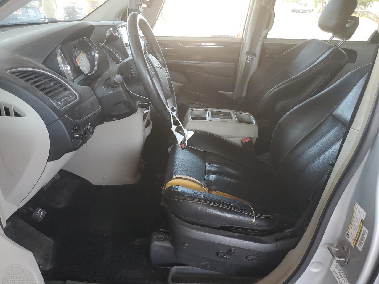 2012 Chrysler Town & Country Touring - Фото 7