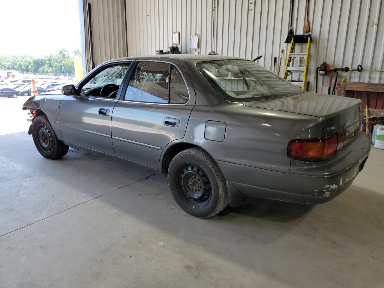1995 Toyota Camry Le - Image 2