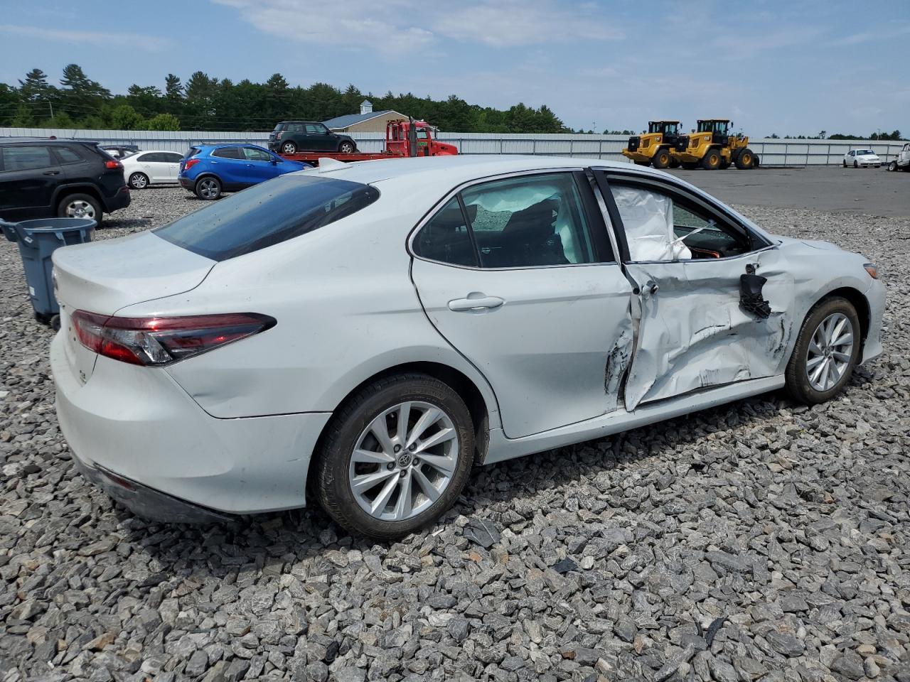 2022 Toyota Camry Le - Фото 3