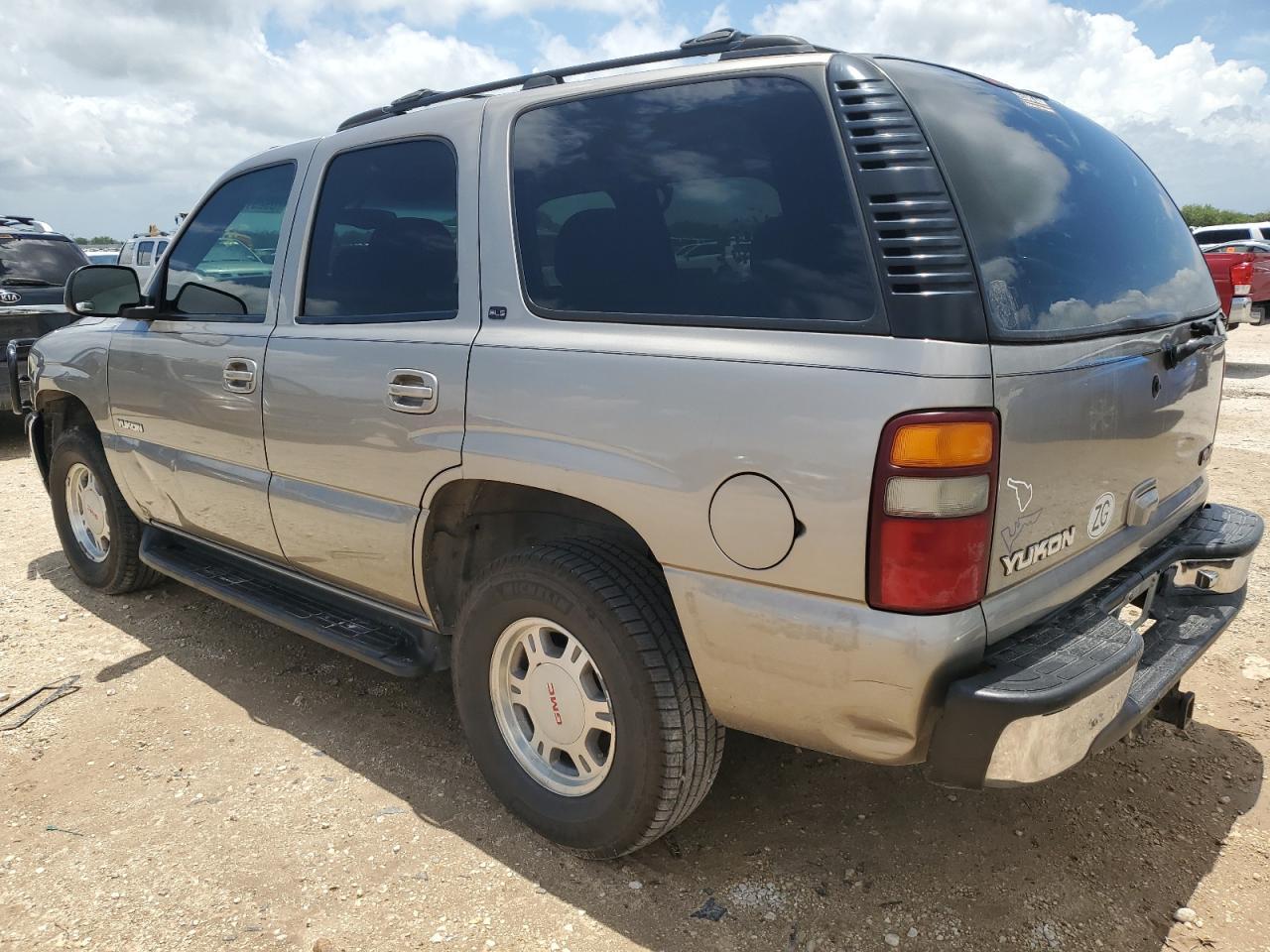 2001 GMC Yukon - Фото 2