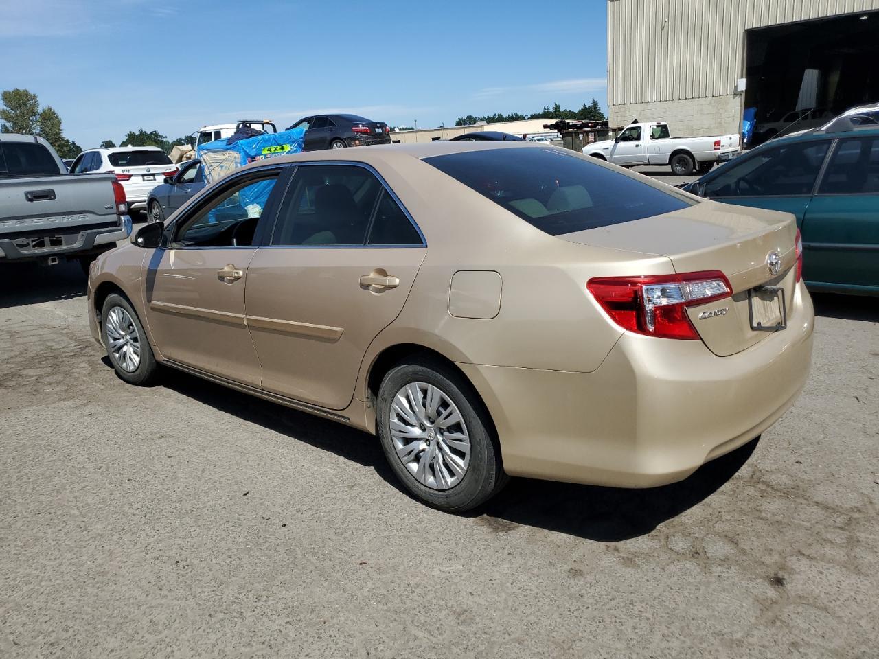 2012 Toyota Camry Base - Фото 2