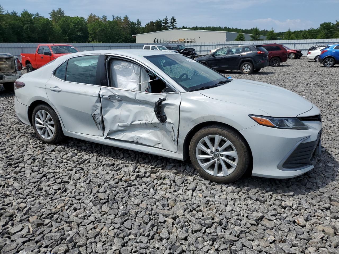 2022 Toyota Camry Le - Фото 4