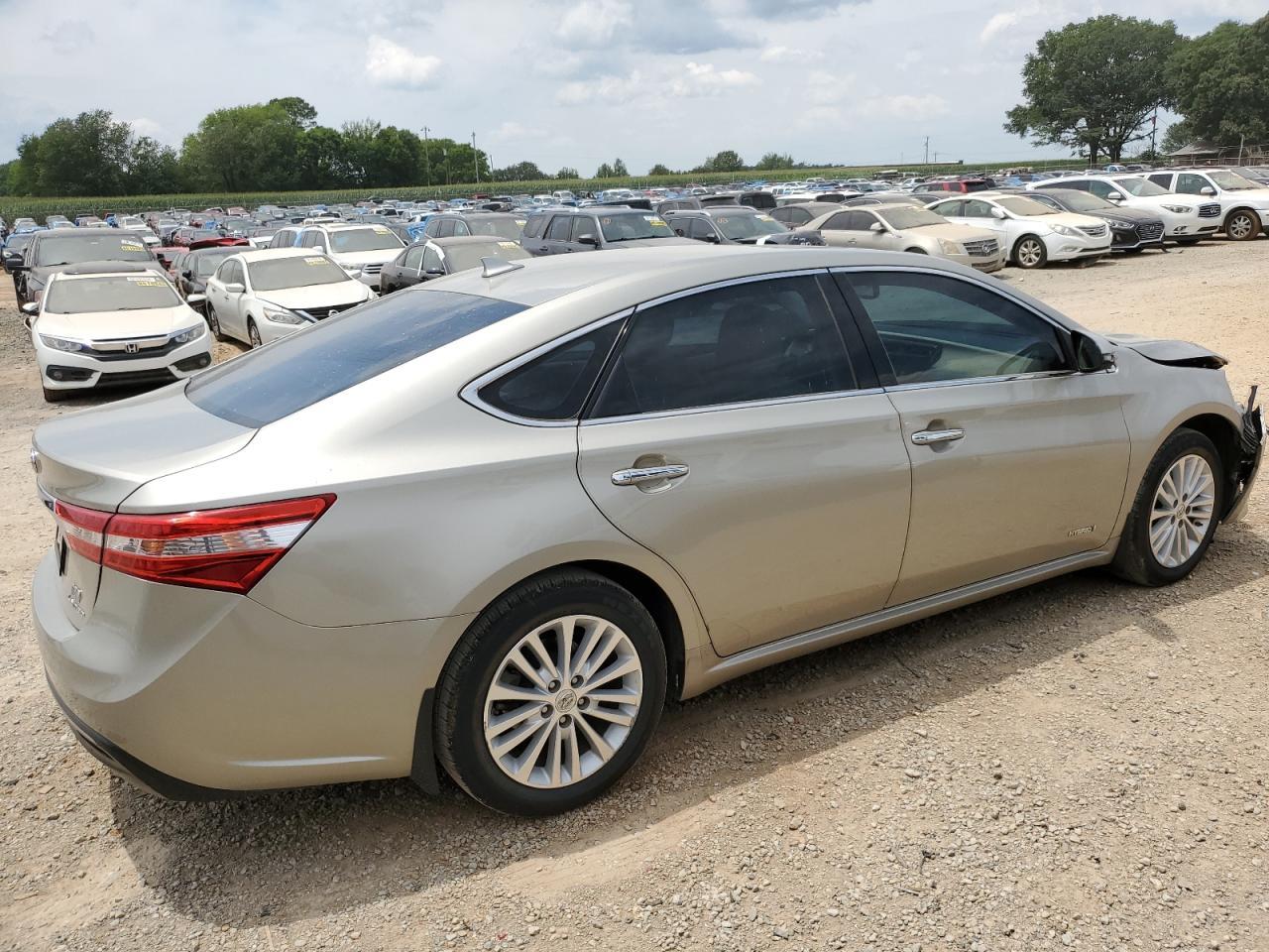 2015 Toyota Avalon Hybrid - Image 3
