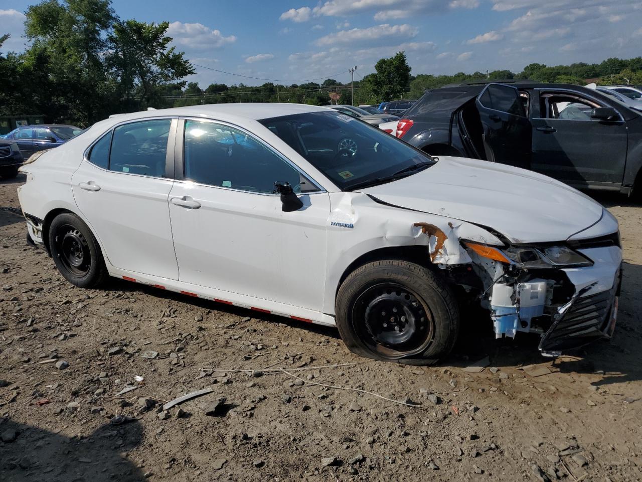 2021 Toyota Camry Hybrid Le - Image 4