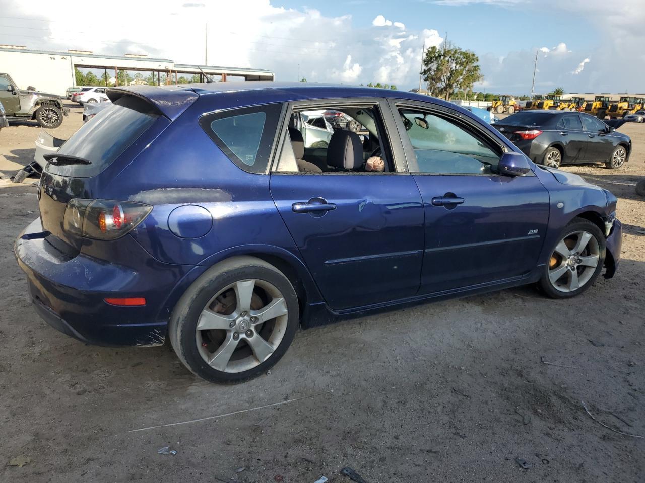 2005 Mazda 3 Hatchback - Фото 3