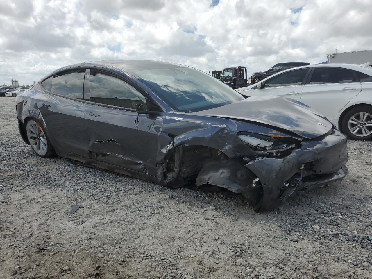 2022 Tesla Model 3 - Image 4