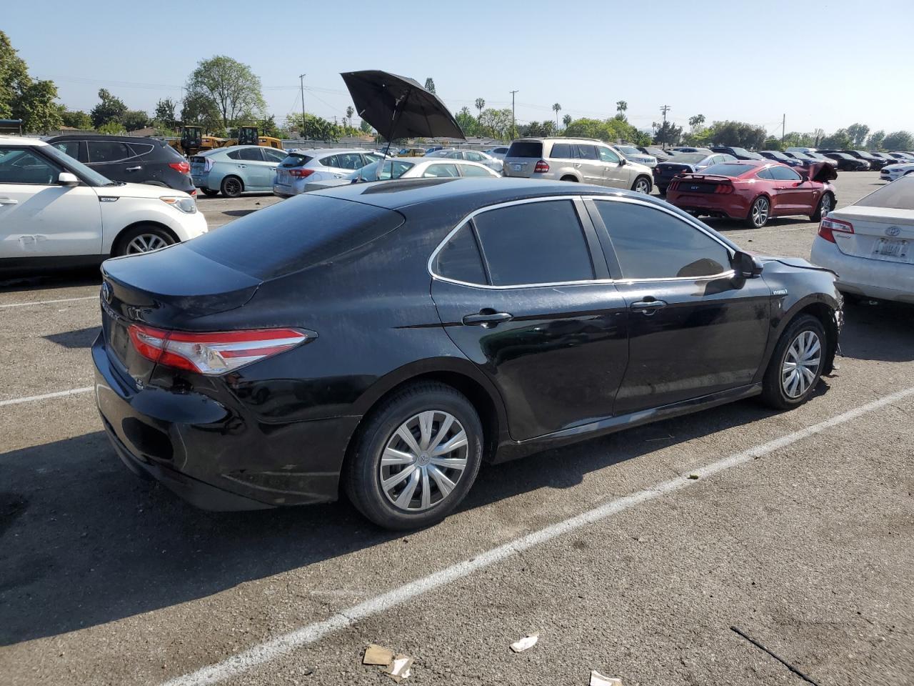 2018 Toyota Camry Le - Фото 3