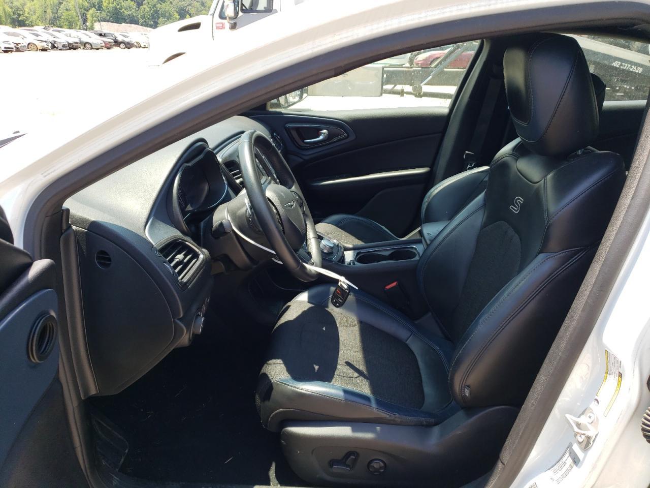 2015 Chrysler 200 S - Image 7