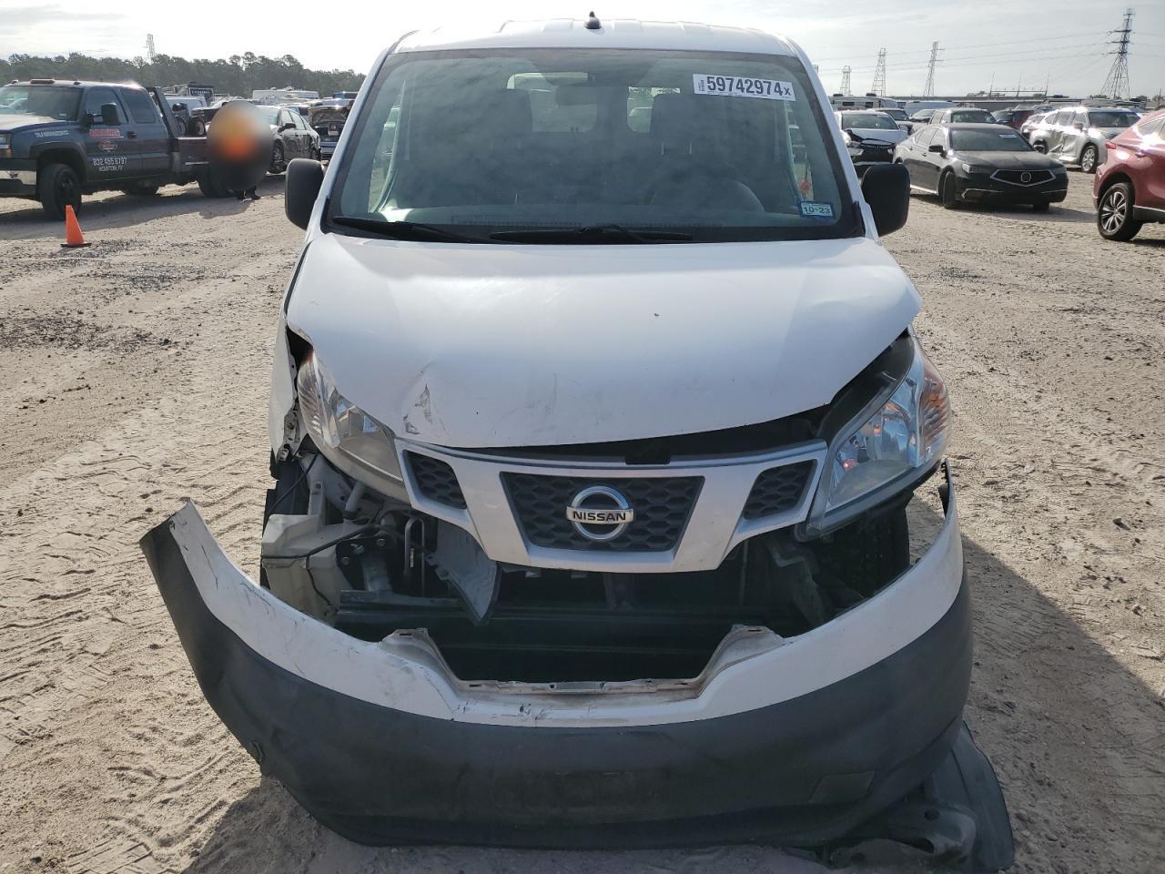 2015 Niss Nv200 - Image 5