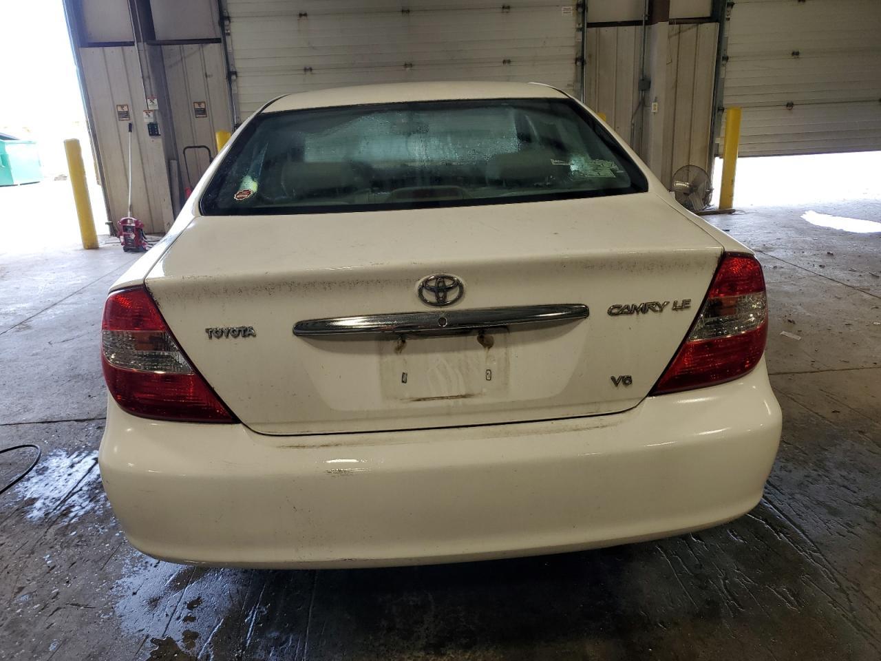 2004 Toyota Camry Le V6 - Image 6