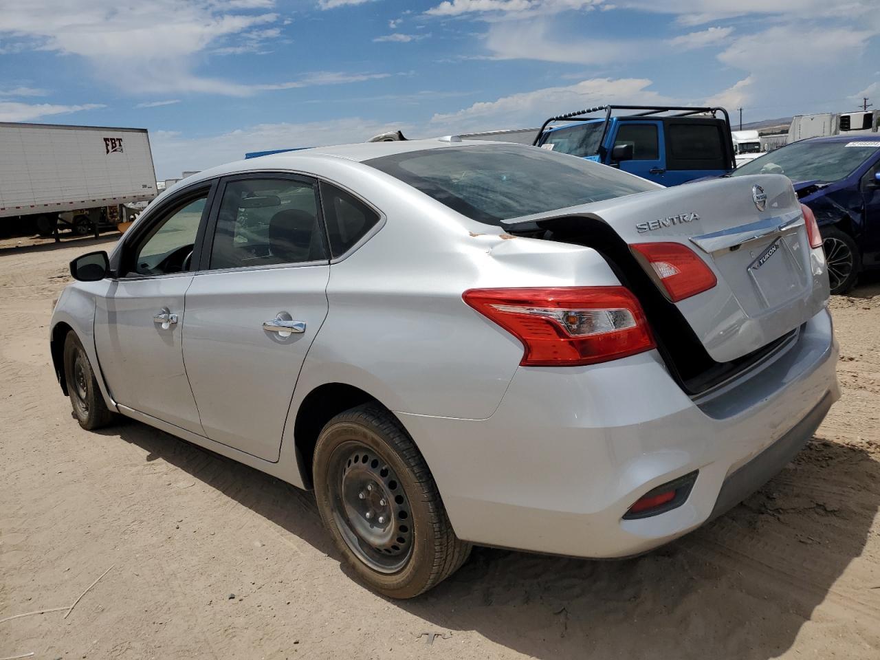 2016 Nissan Sentra S - Фото 3