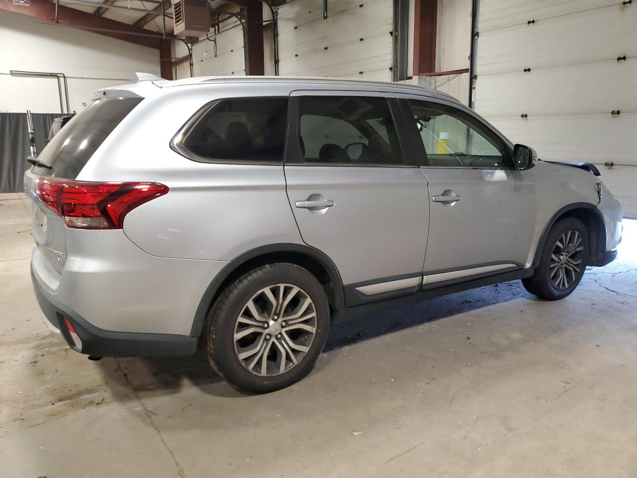 2017 Mitsubishi Outlander Se - Фото 3