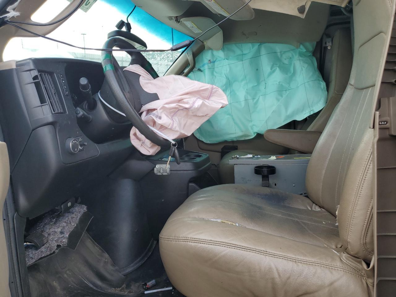 2017 Chevrolet Express G2500 - Фото 7
