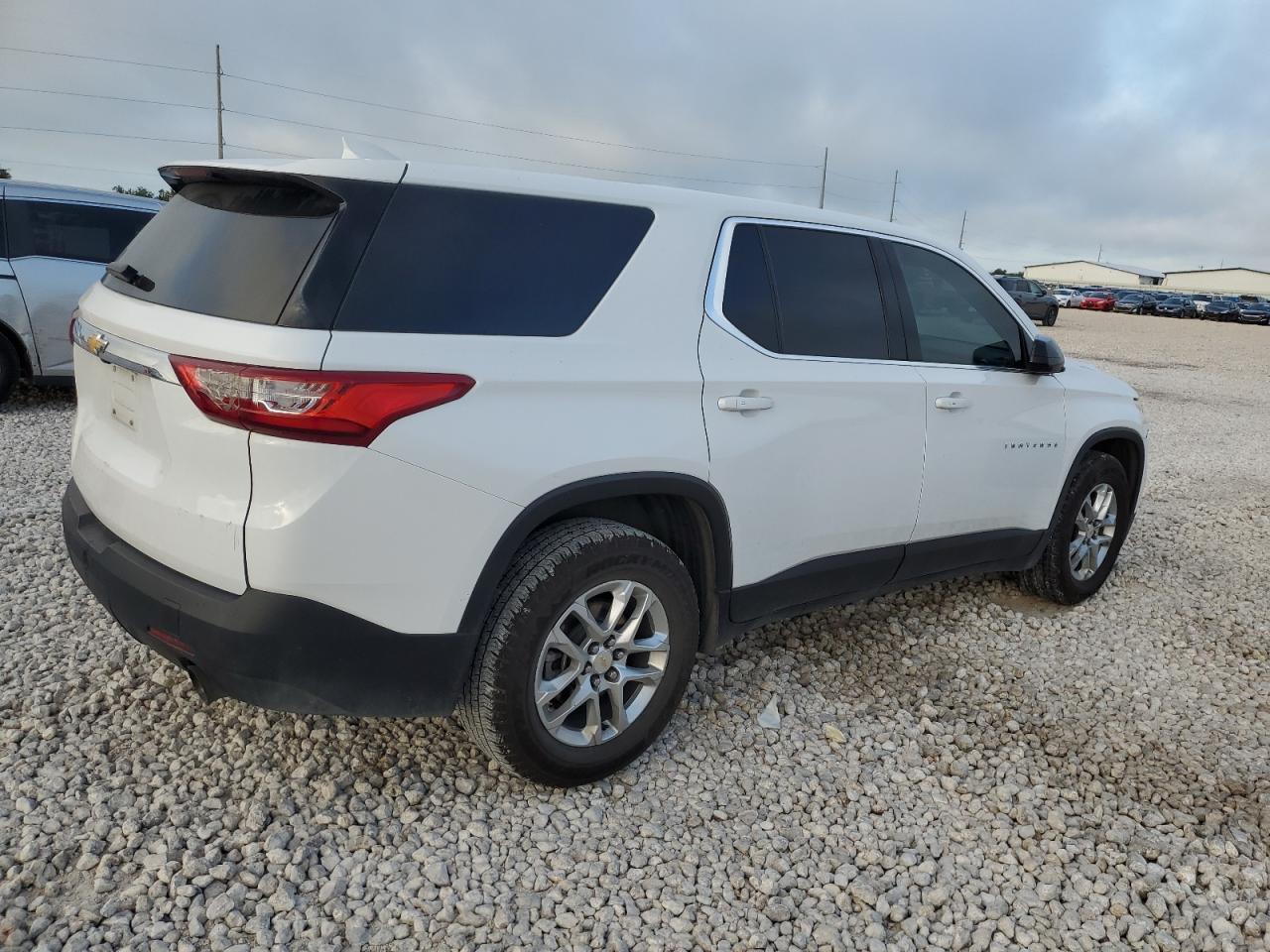 2020 Chevrolet Traverse Ls - Фото 3