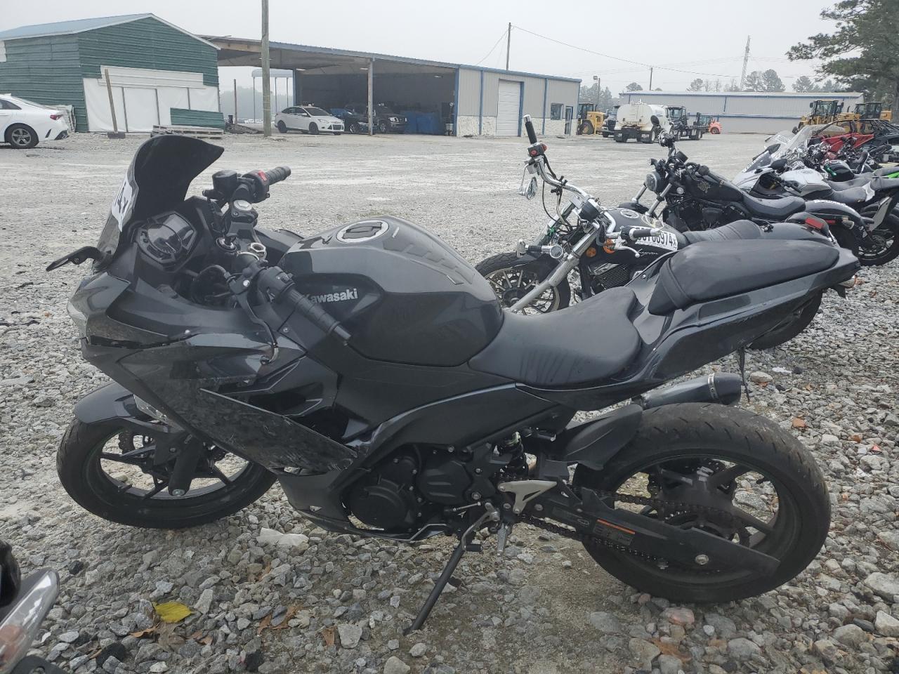 2023 Kawasaki Ninja 400 - Image 3