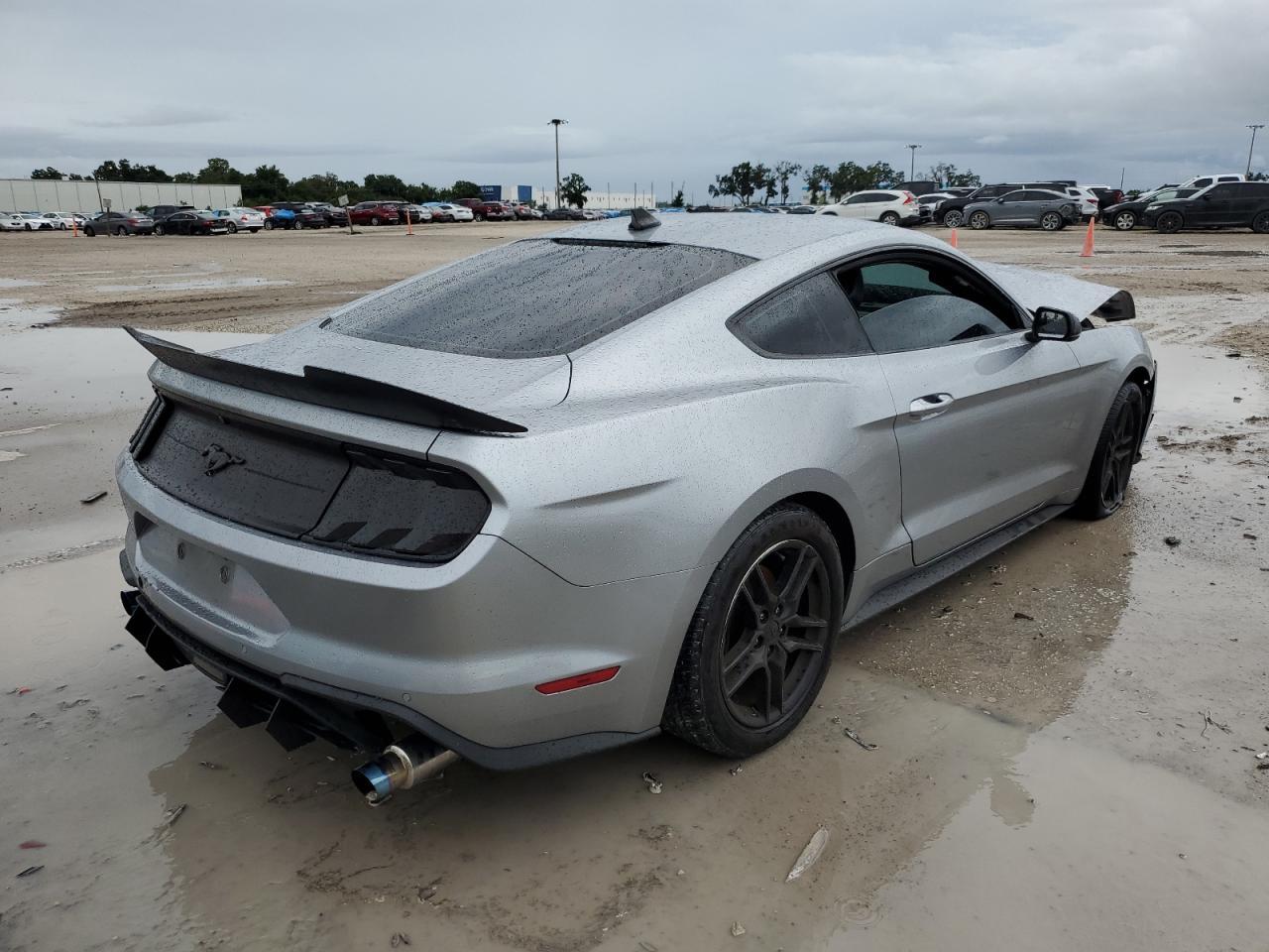 2020 Ford Mustang - Фото 3