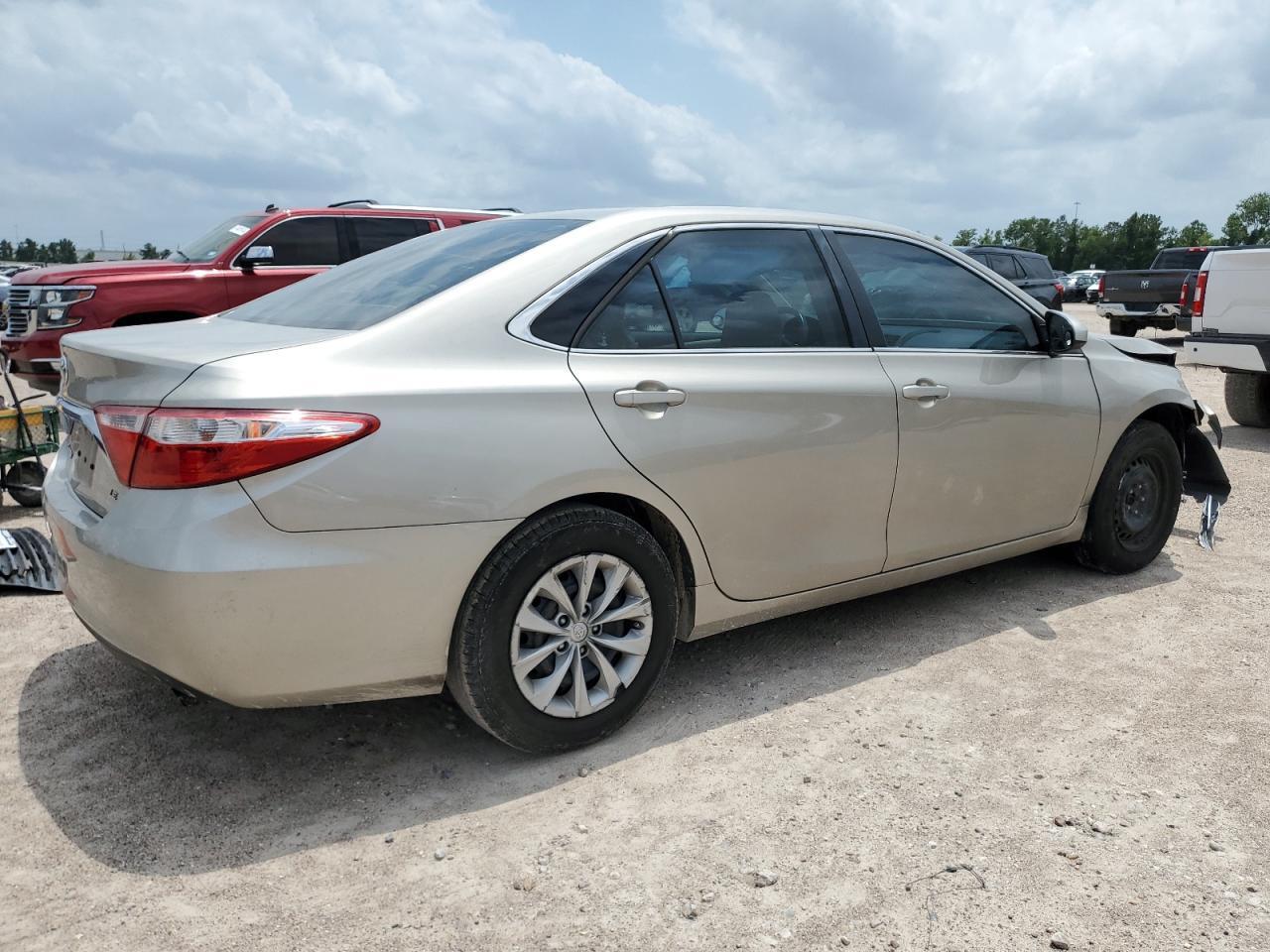 2016 Toyota Camry Le - Image 3