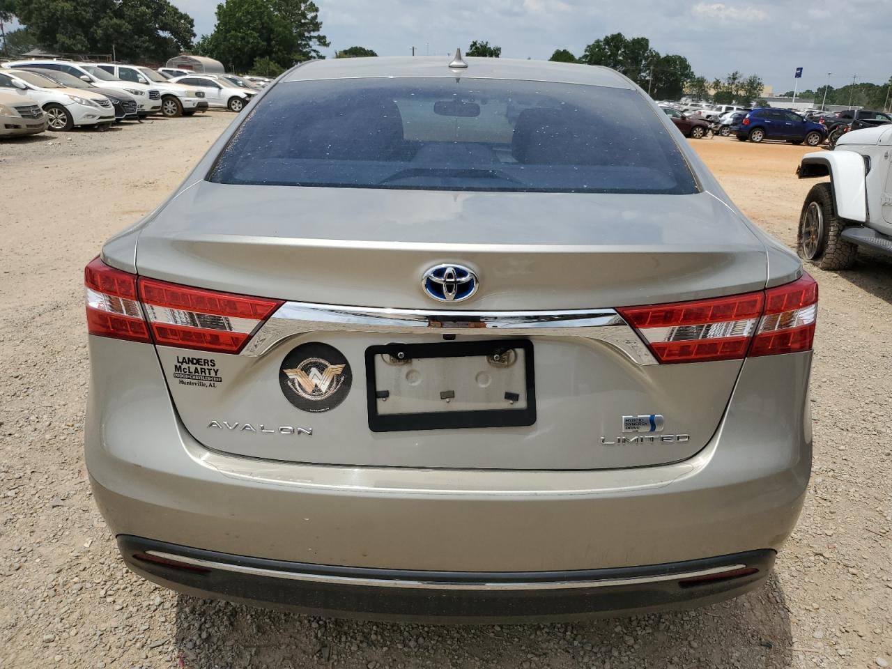 2015 Toyota Avalon Hybrid - Image 6