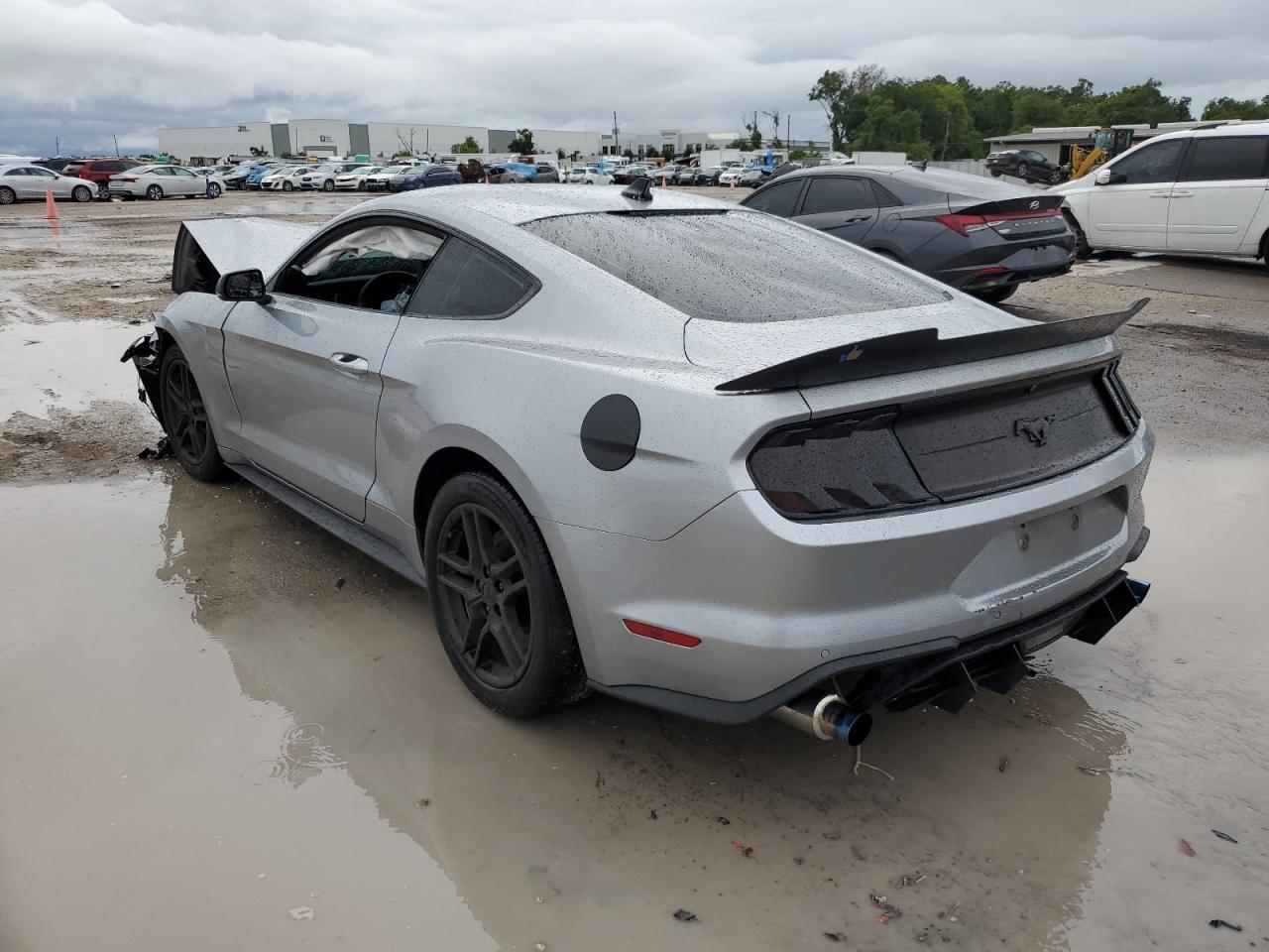 2020 Ford Mustang - Фото 2