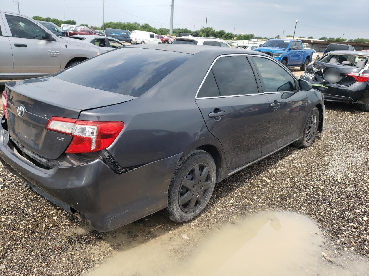 2012 Toyota Camry Base - Фото 3