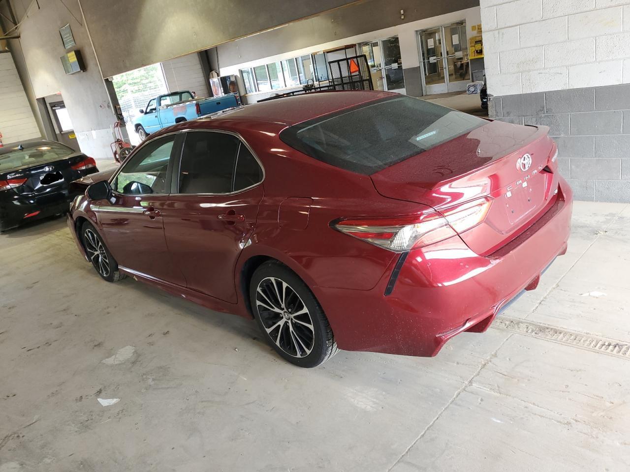 2018 Toyota Camry L - Фото 2