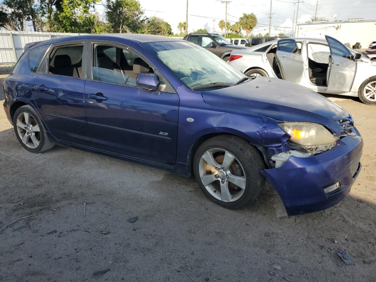 2005 Mazda 3 Hatchback - Фото 4