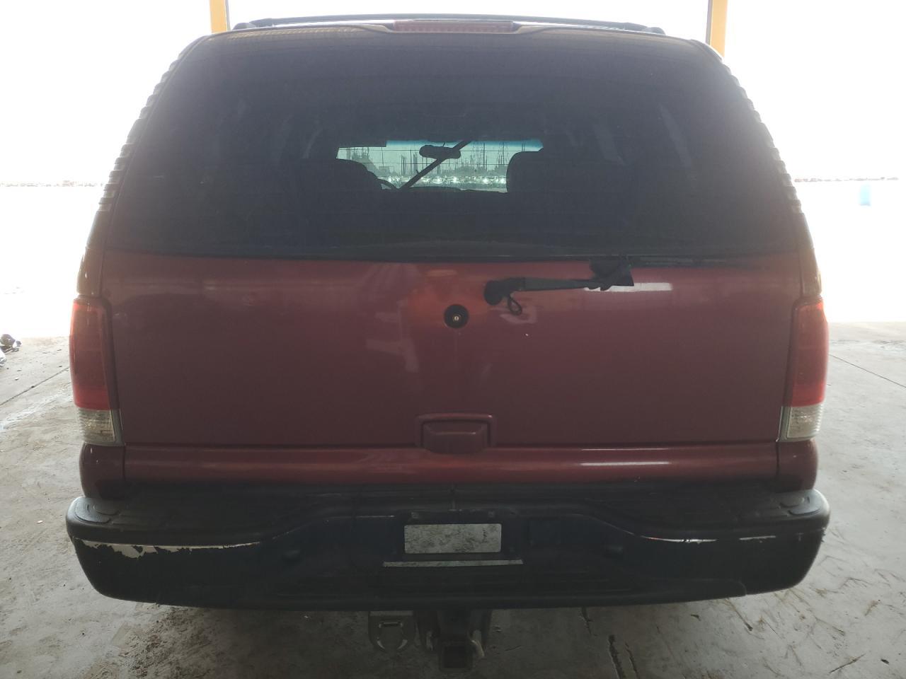 2002 Chevrolet Tahoe C1500 - Фото 6