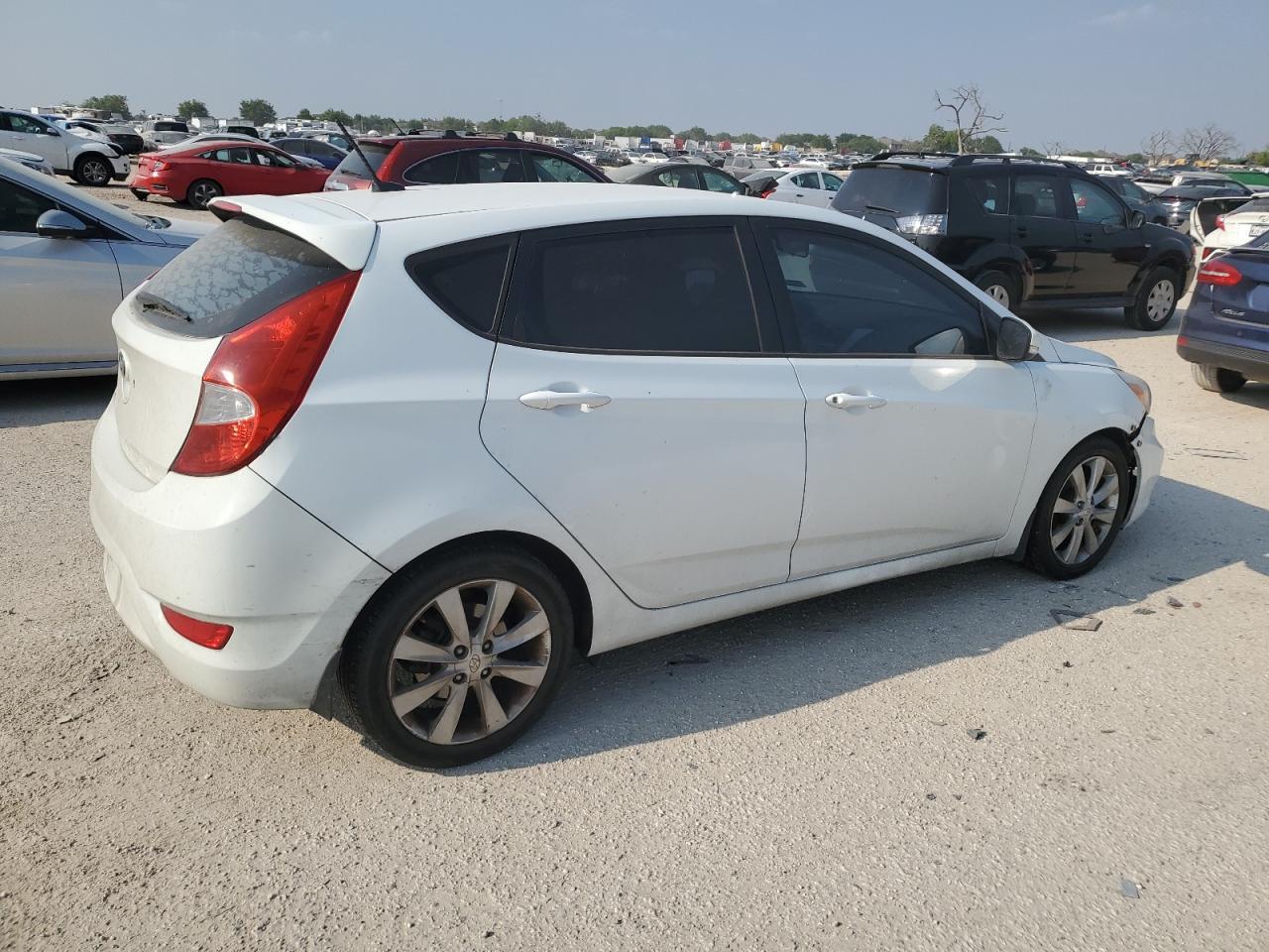 2014 Hyundai Accent Gls - Фото 3