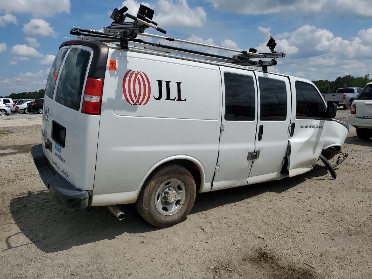 2017 Chevrolet Express G2500 - Фото 3