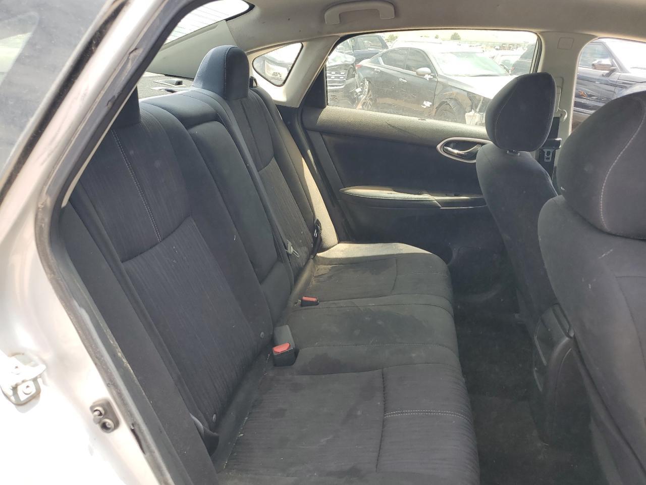 2016 Nissan Sentra S - Фото 6