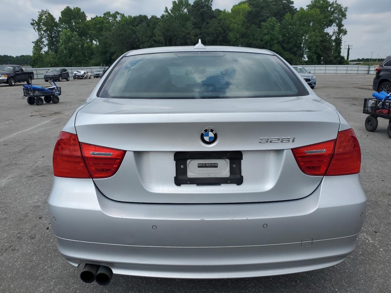 2011 BMW 328 Xi - Image 6
