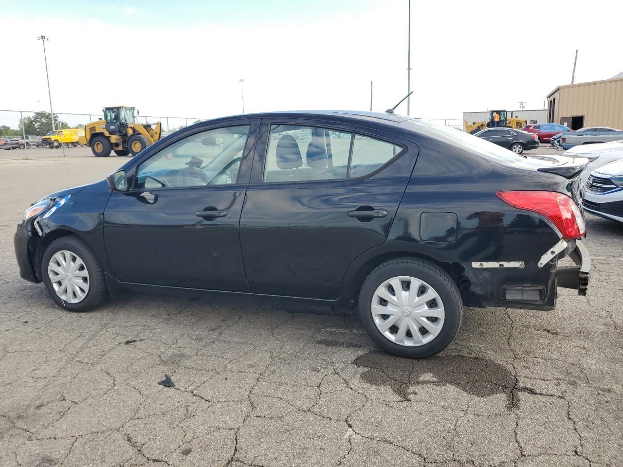 2018 Nissan Versa S - Фото 2