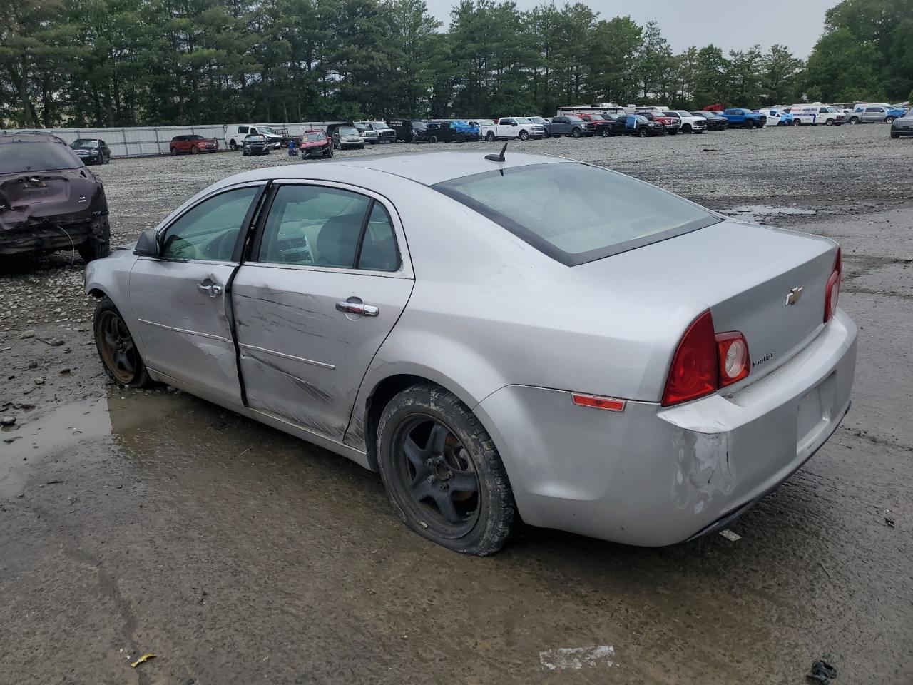 2011 Chevrolet Malibu Ls - Фото 2