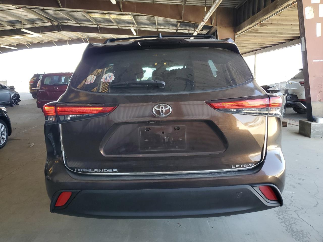 2020 Toyota Highlander L - Image 6