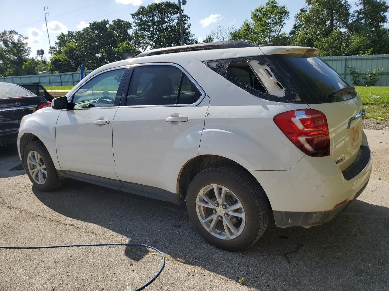 2017 Chevrolet Equinox Lt - Image 2
