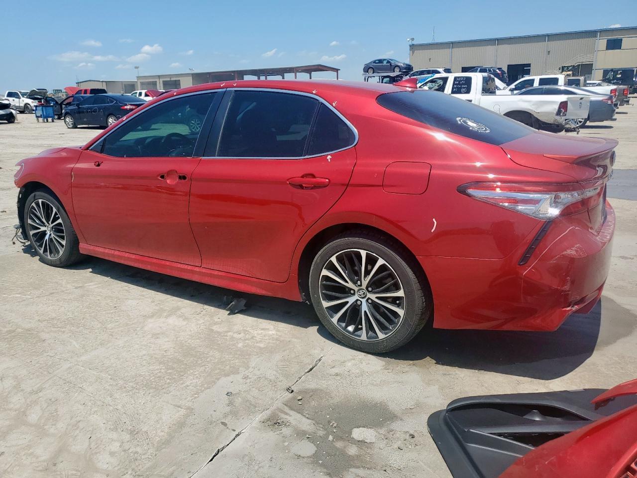 2019 Toyota Camry L - Фото 2