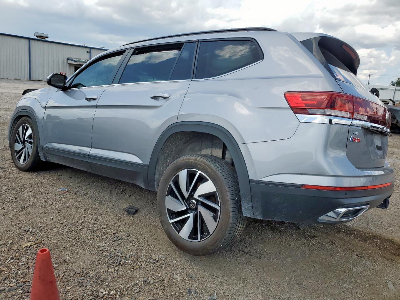 2024 Volkswagen Atlas Se - Image 2