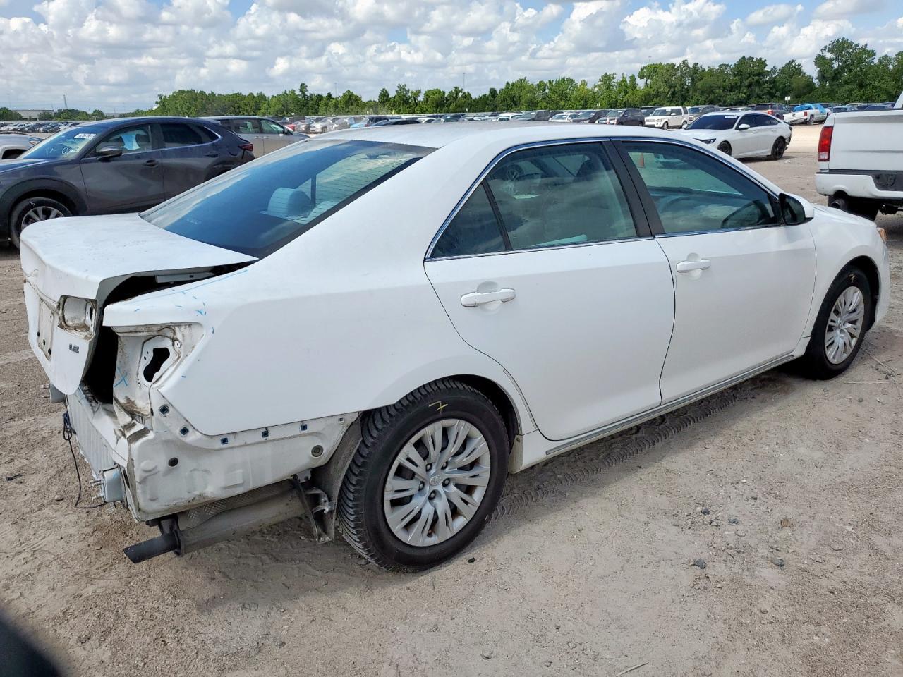 2012 Toyota Camry Base - Фото 3