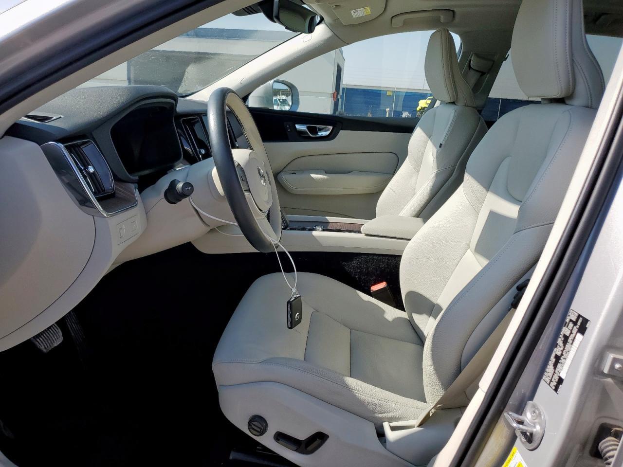 2022 Volvo Xc60 B5 Momentum - Фото 7