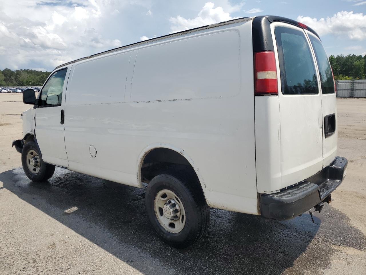 2010 Chevrolet Express G2500 - Image 2