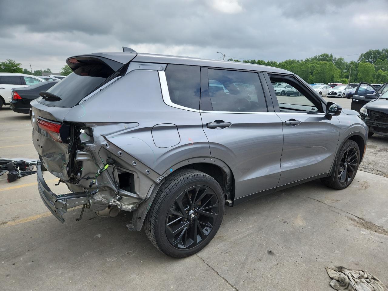 2023 Mitsubishi Outlander Se - Фото 3