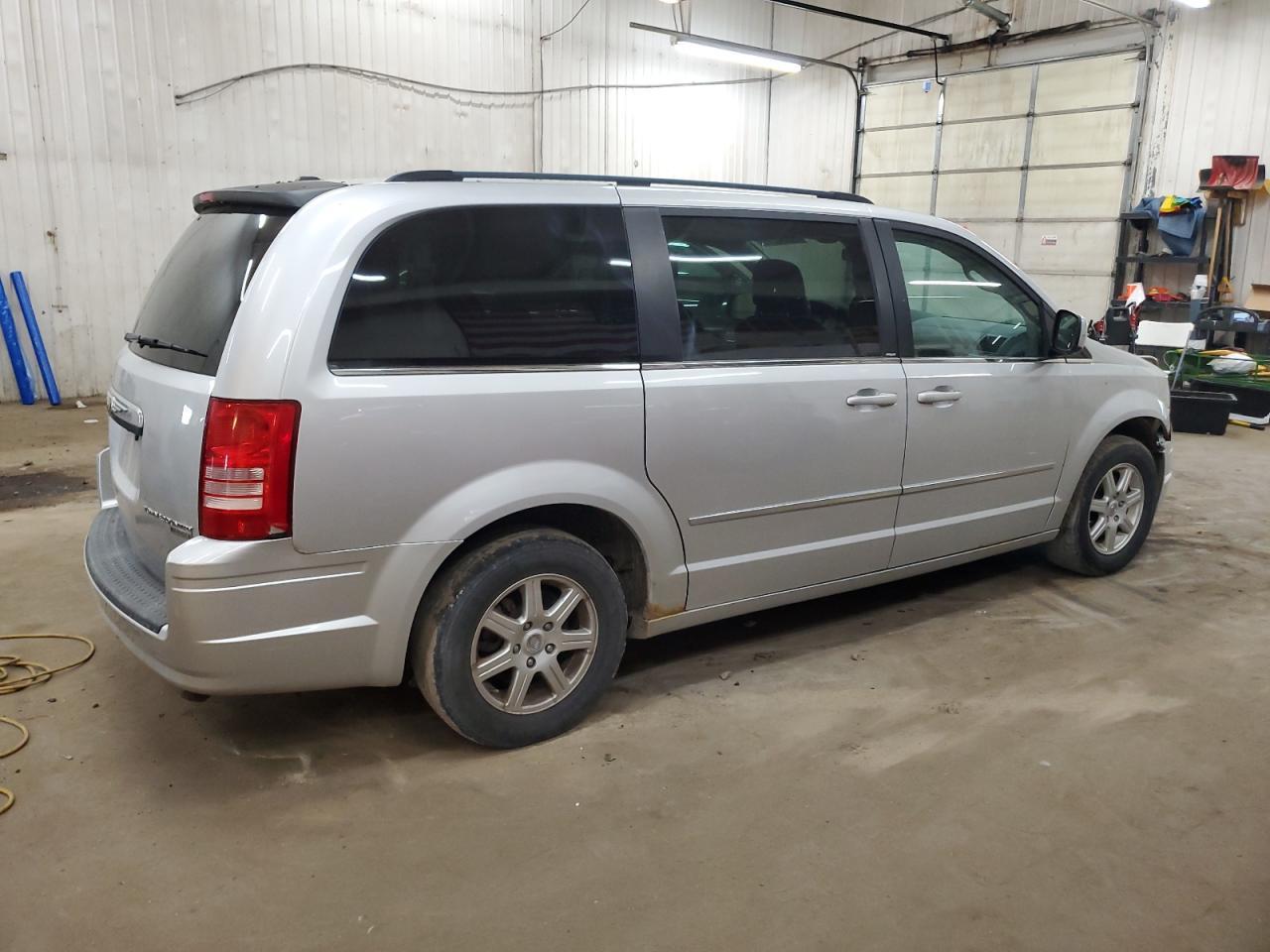 2010 Chrysler Town & Country Touring - Image 3