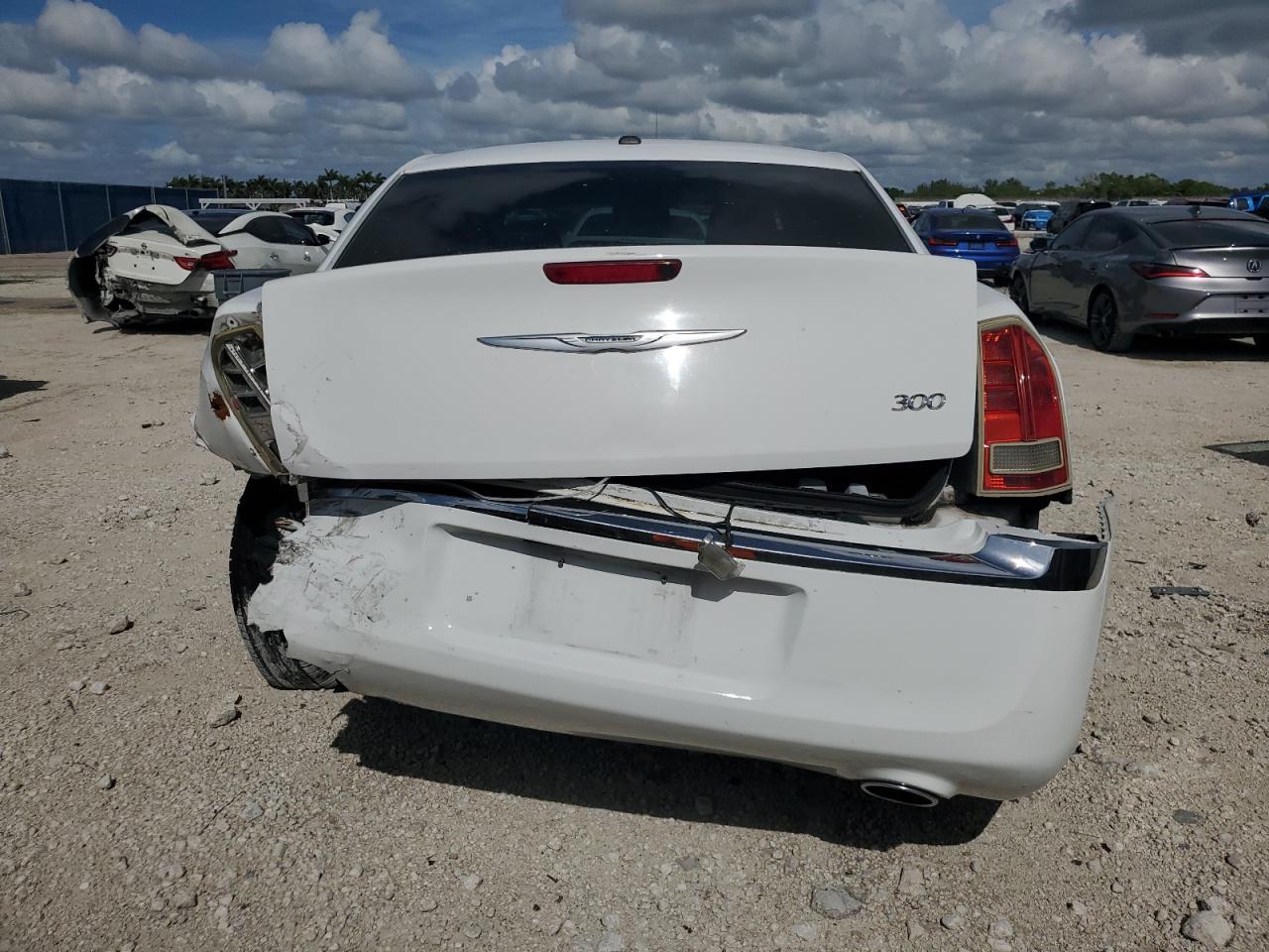 2014 Chrysler 300 - Image 6