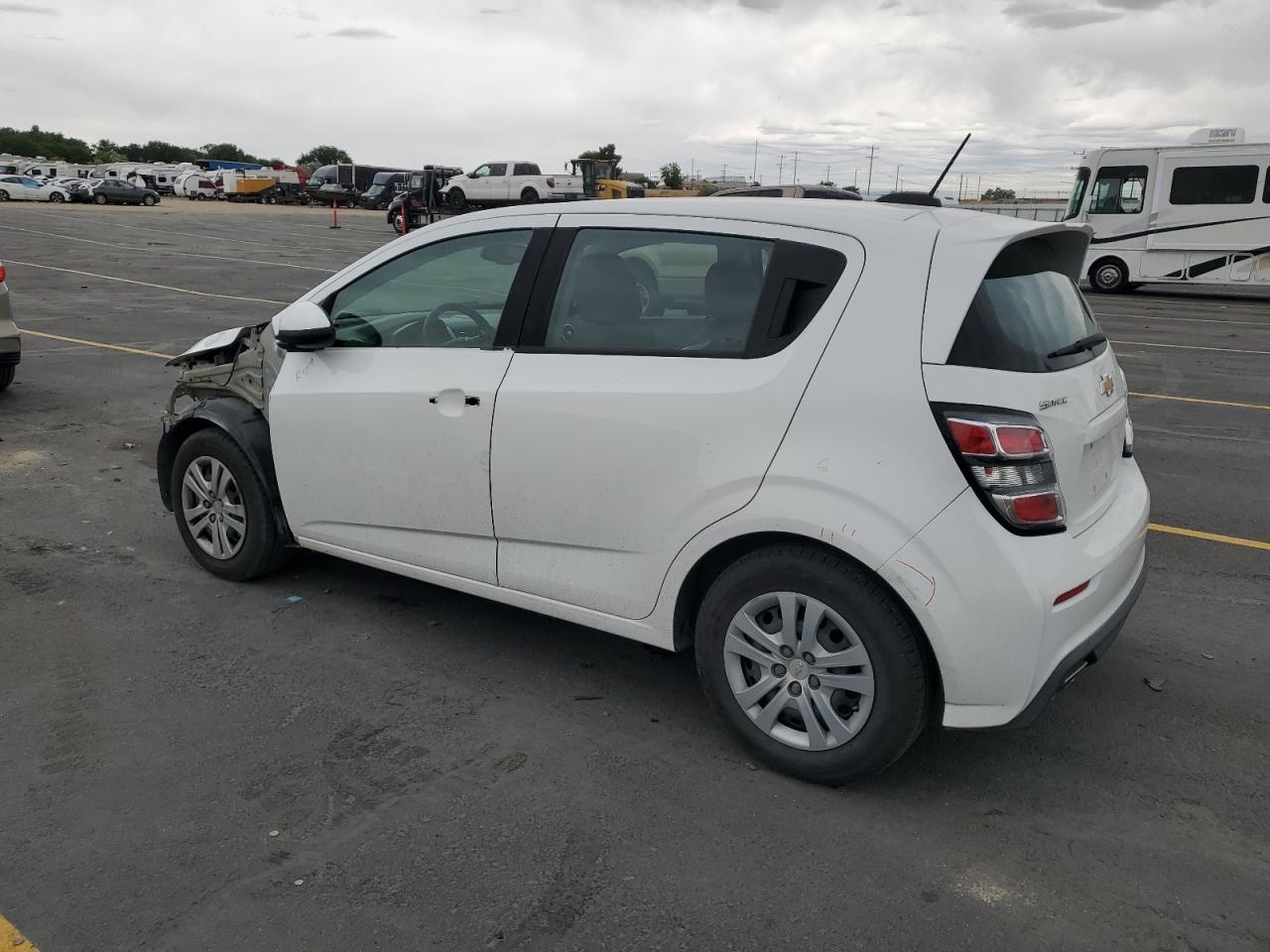 2017 Chevrolet Sonic - Фото 2