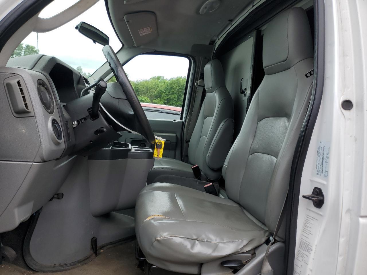 2010 Ford Econoline E350 Super Duty Cutaway Van - Image 7