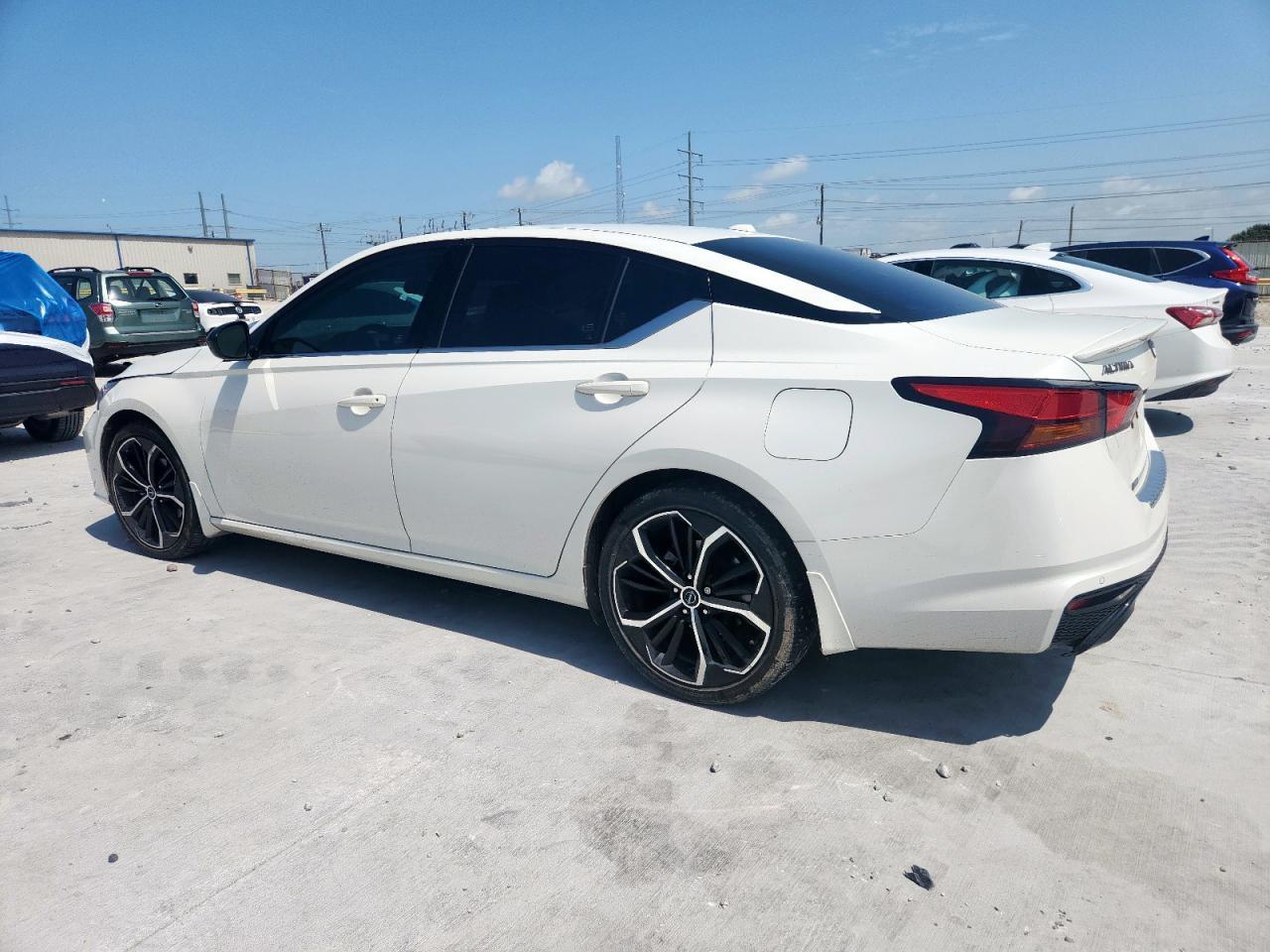 2023 Nissan Altima Sr - Image 2
