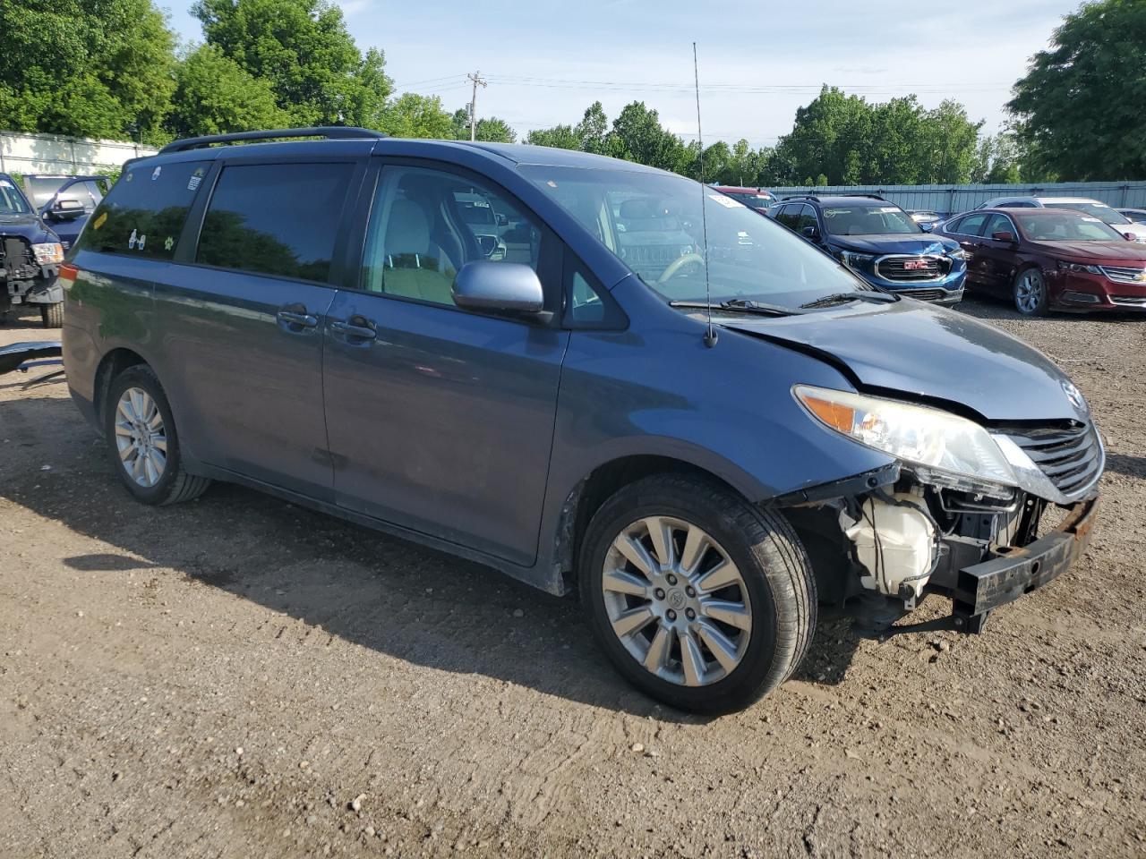2014 Toyota Sienna Le - Image 4