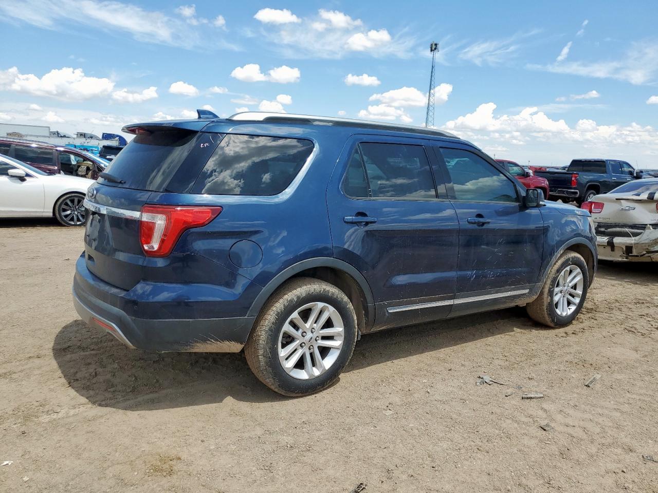 2017 Ford Explorer Xlt - Фото 3