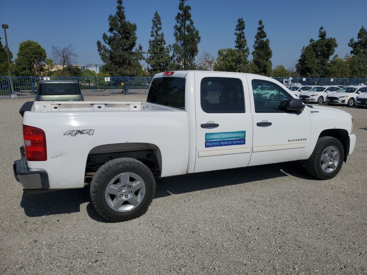 2011 Chevrolet Silverado K1500 Hybrid - Image 3