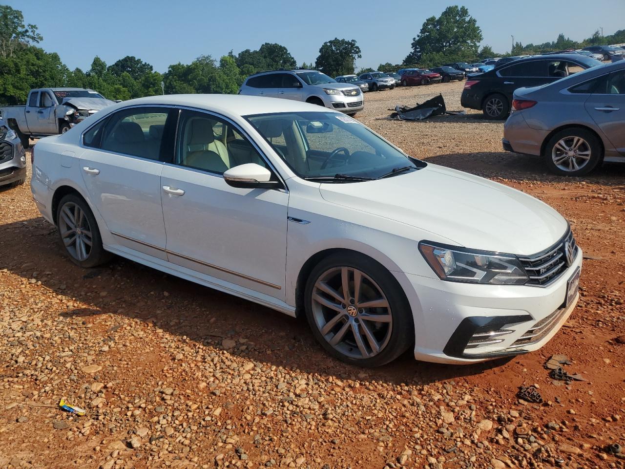 2017 Volkswagen Passat R-Line - Image 4